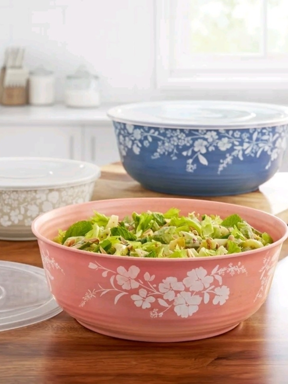 The 6-piece game of Pioneer Woman Bamboo Melamine Bowls with multicolored, caps